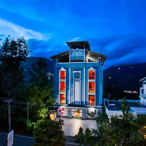 Misty Meadows Hotel Munnar