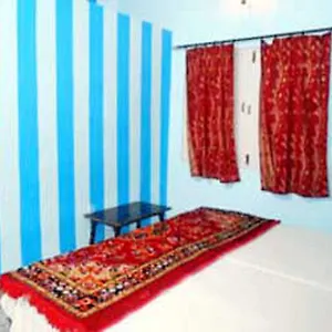 Elvis Guest house Varanasi